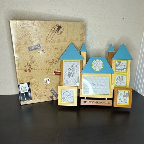 NIB Disney Parks Castle Multi Opening Wooden Frame Disney Memories HTF - Picture 1 of 4